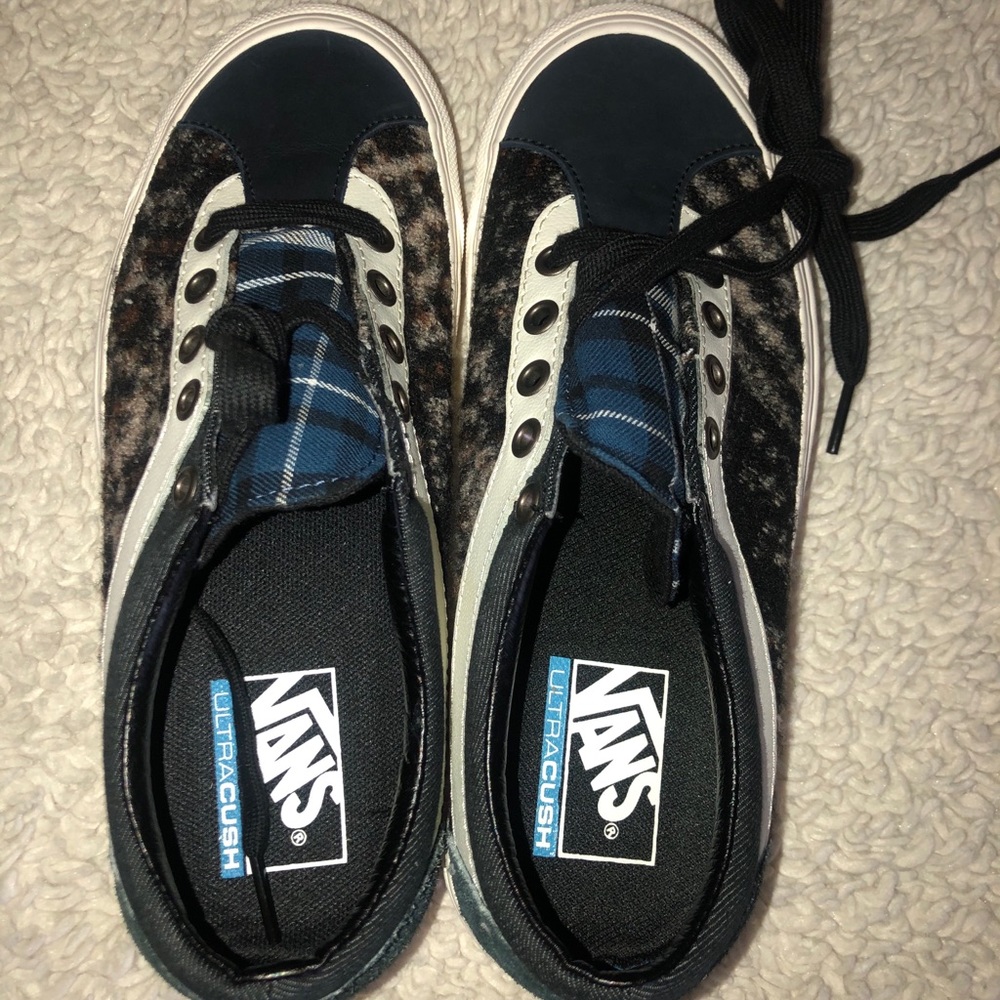 Vans - Picture 6 of 12